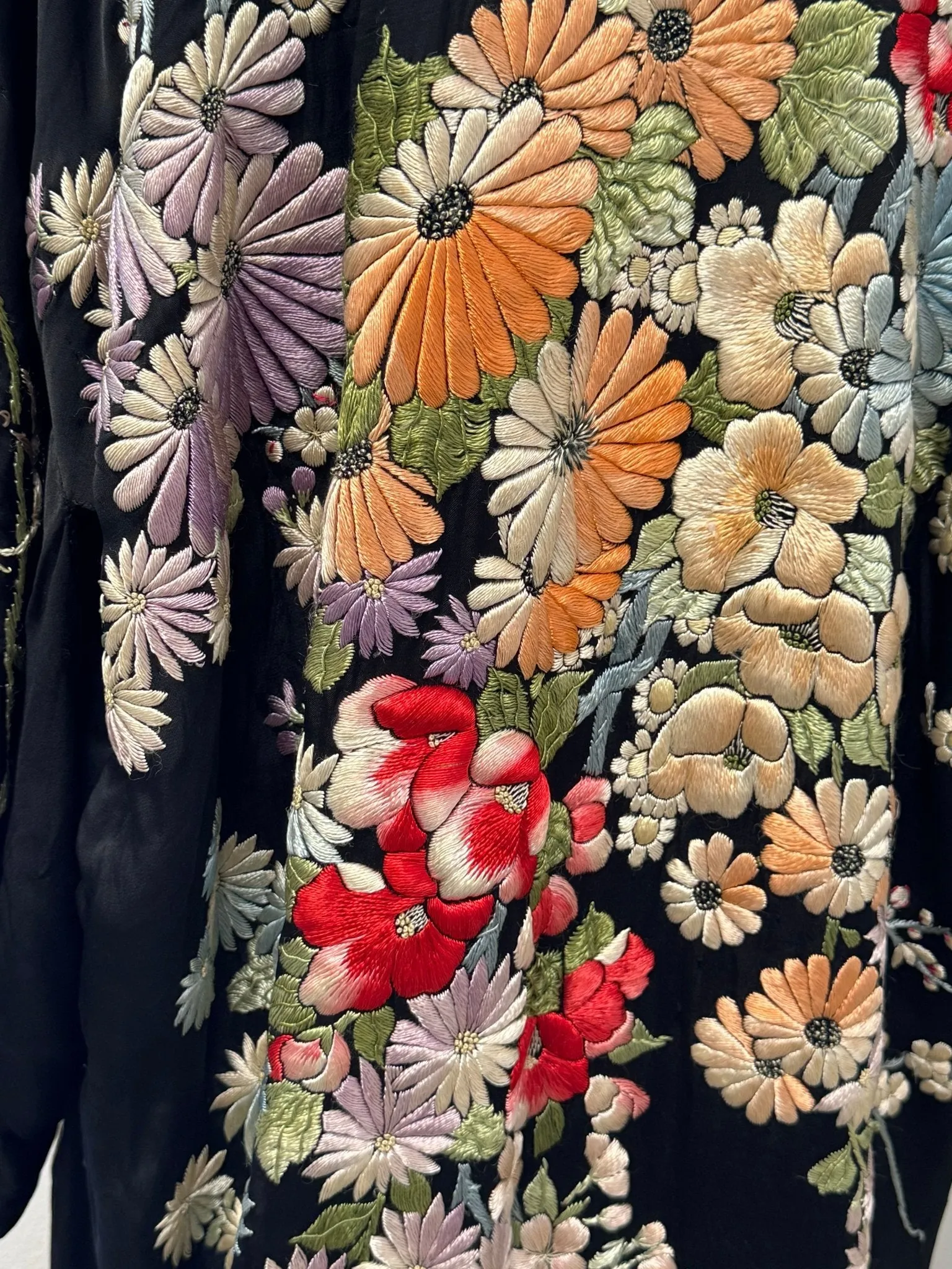 1940's HAND EMBROIDERED KIMONO