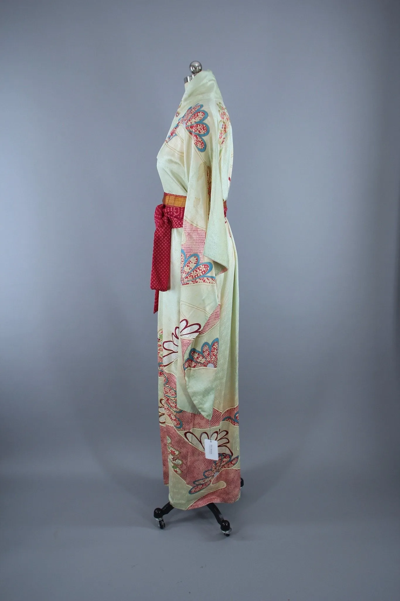 1950s Vintage Silk Kimono Robe Furisode / Pastel Mint Green Floral Pattern