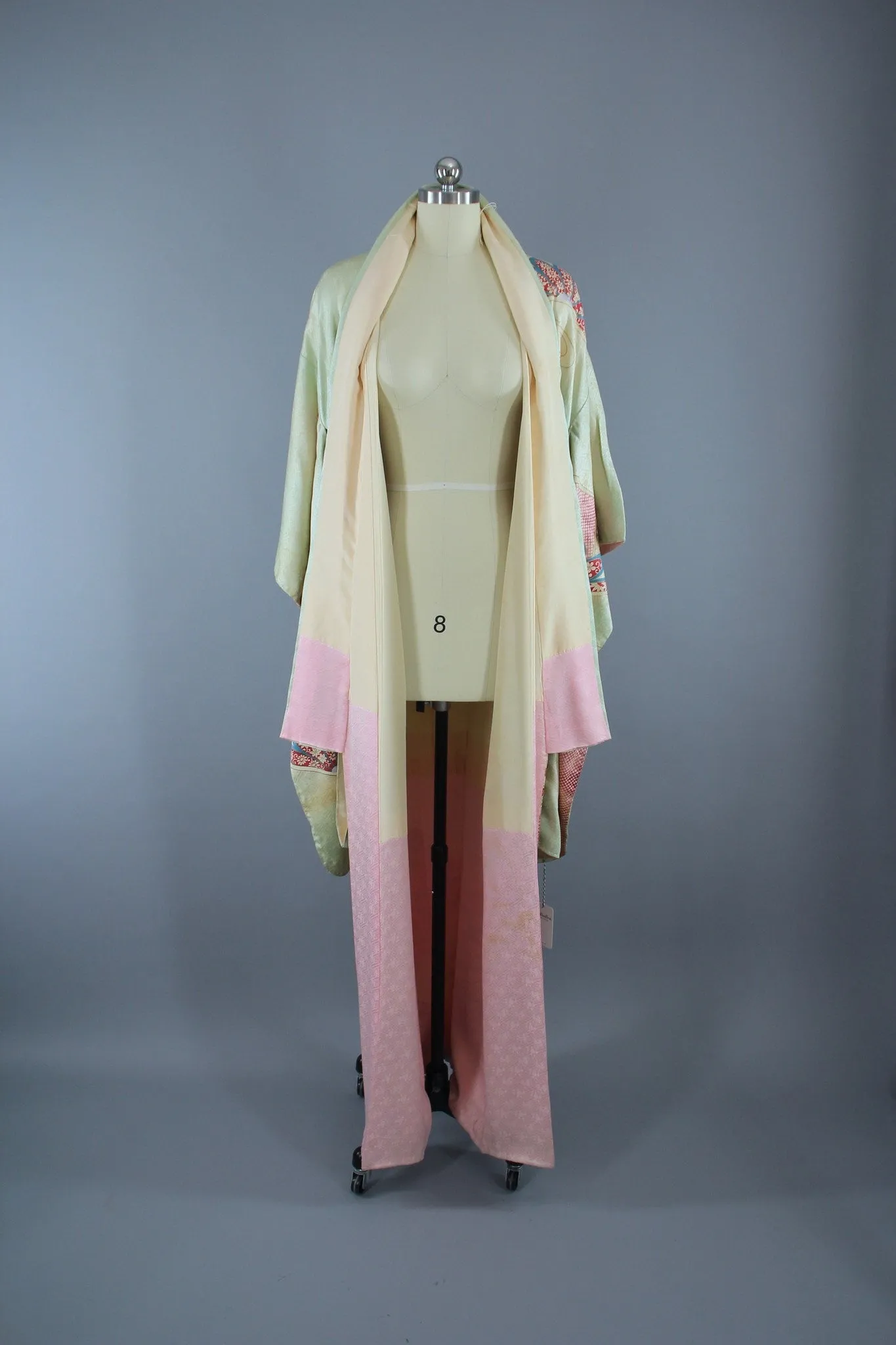 1950s Vintage Silk Kimono Robe Furisode / Pastel Mint Green Floral Pattern
