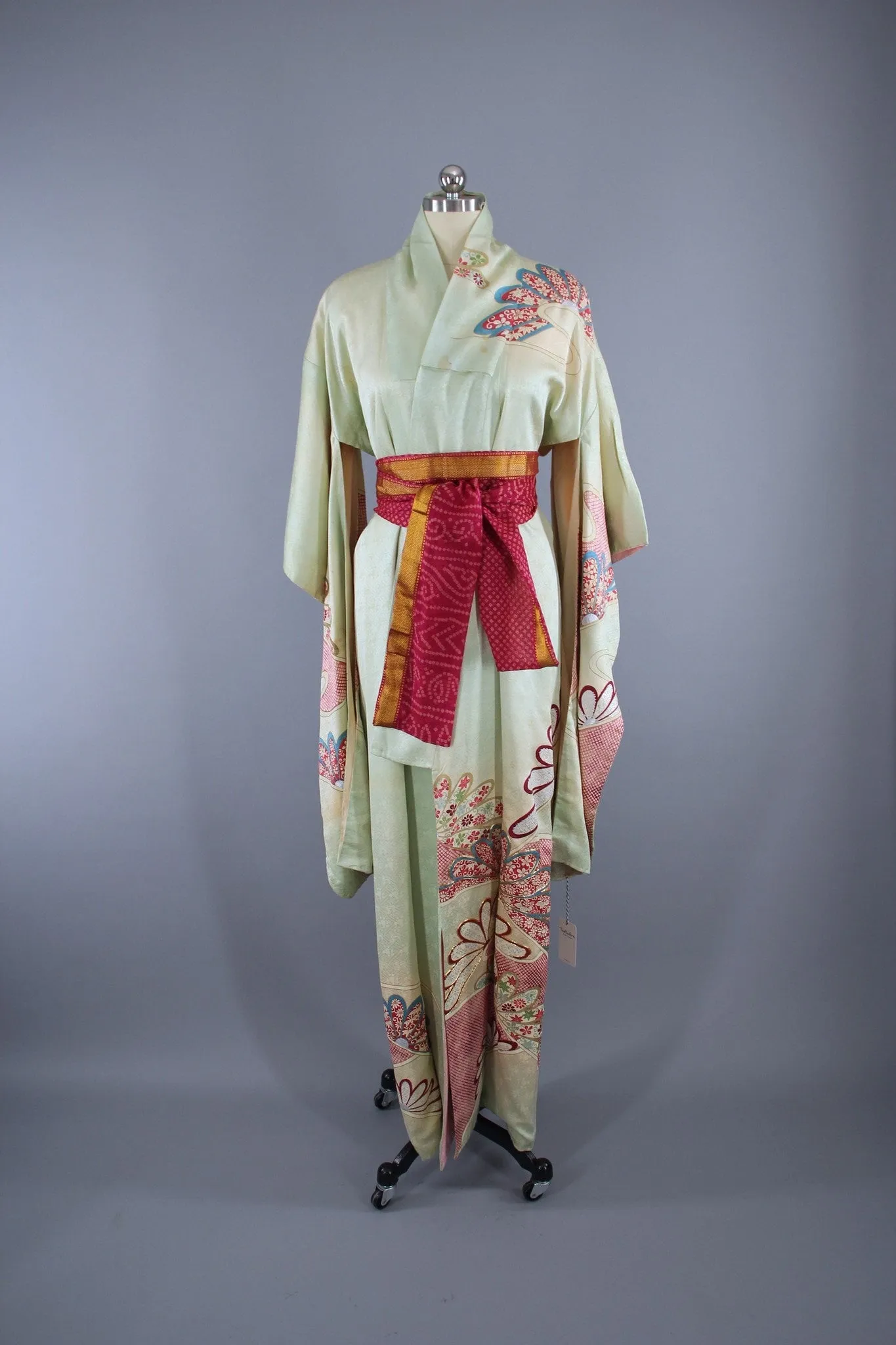 1950s Vintage Silk Kimono Robe Furisode / Pastel Mint Green Floral Pattern