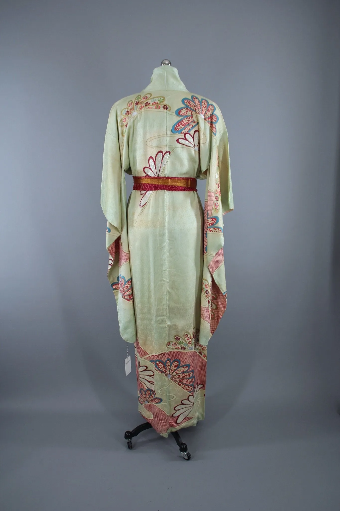 1950s Vintage Silk Kimono Robe Furisode / Pastel Mint Green Floral Pattern