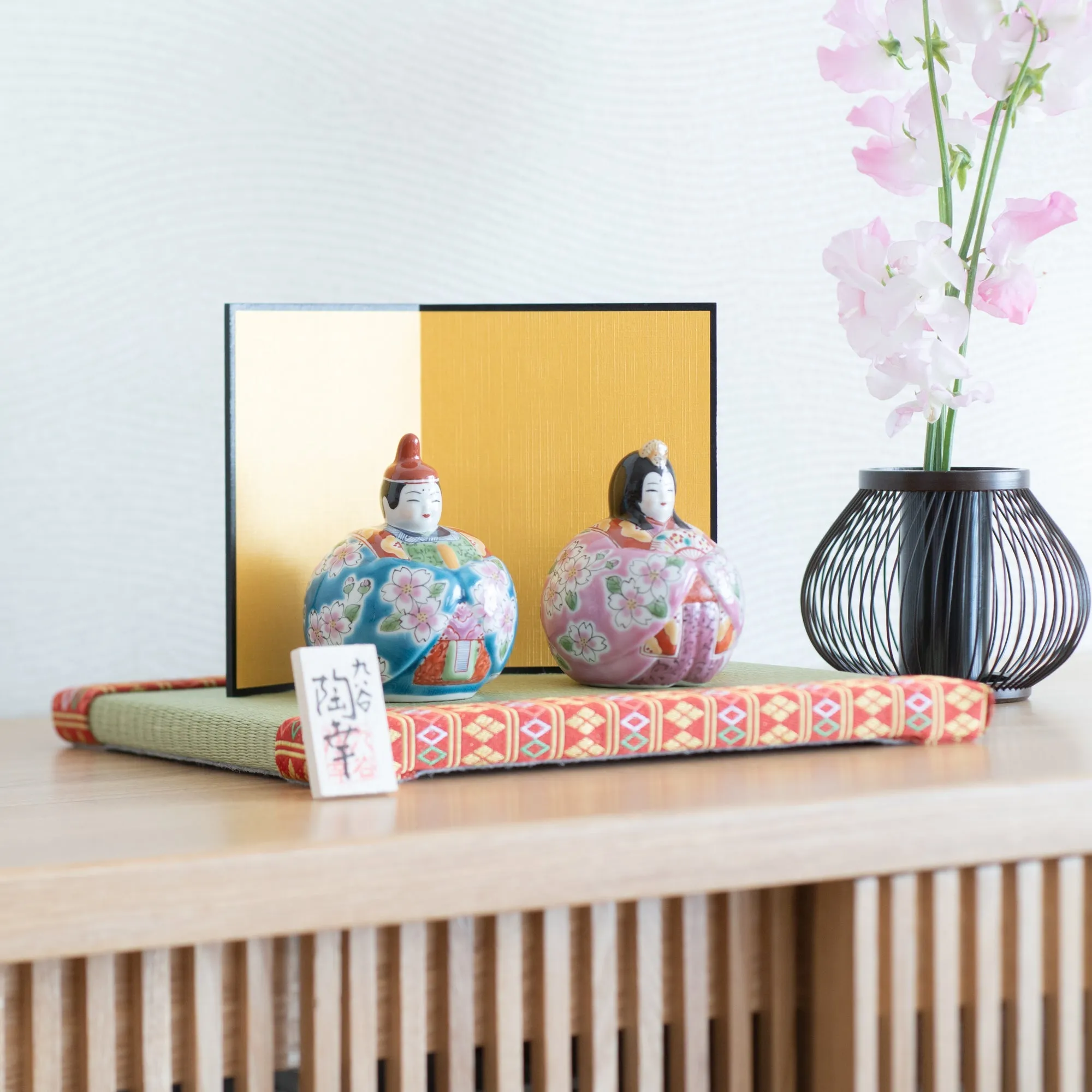 Toukou Kiln Sakura Kutani Hina Dolls with Mini Tatami Mat