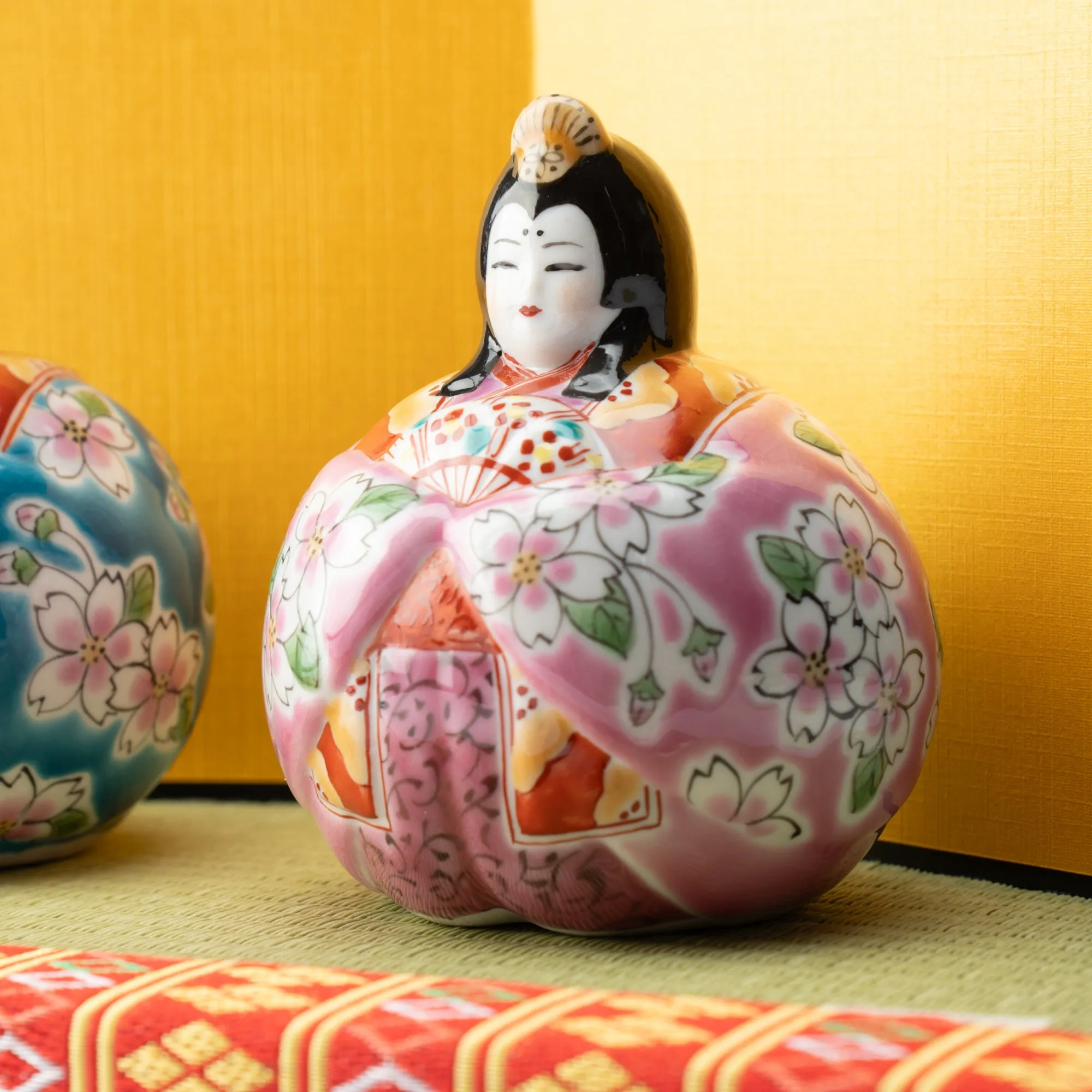 Toukou Kiln Sakura Kutani Hina Dolls with Mini Tatami Mat