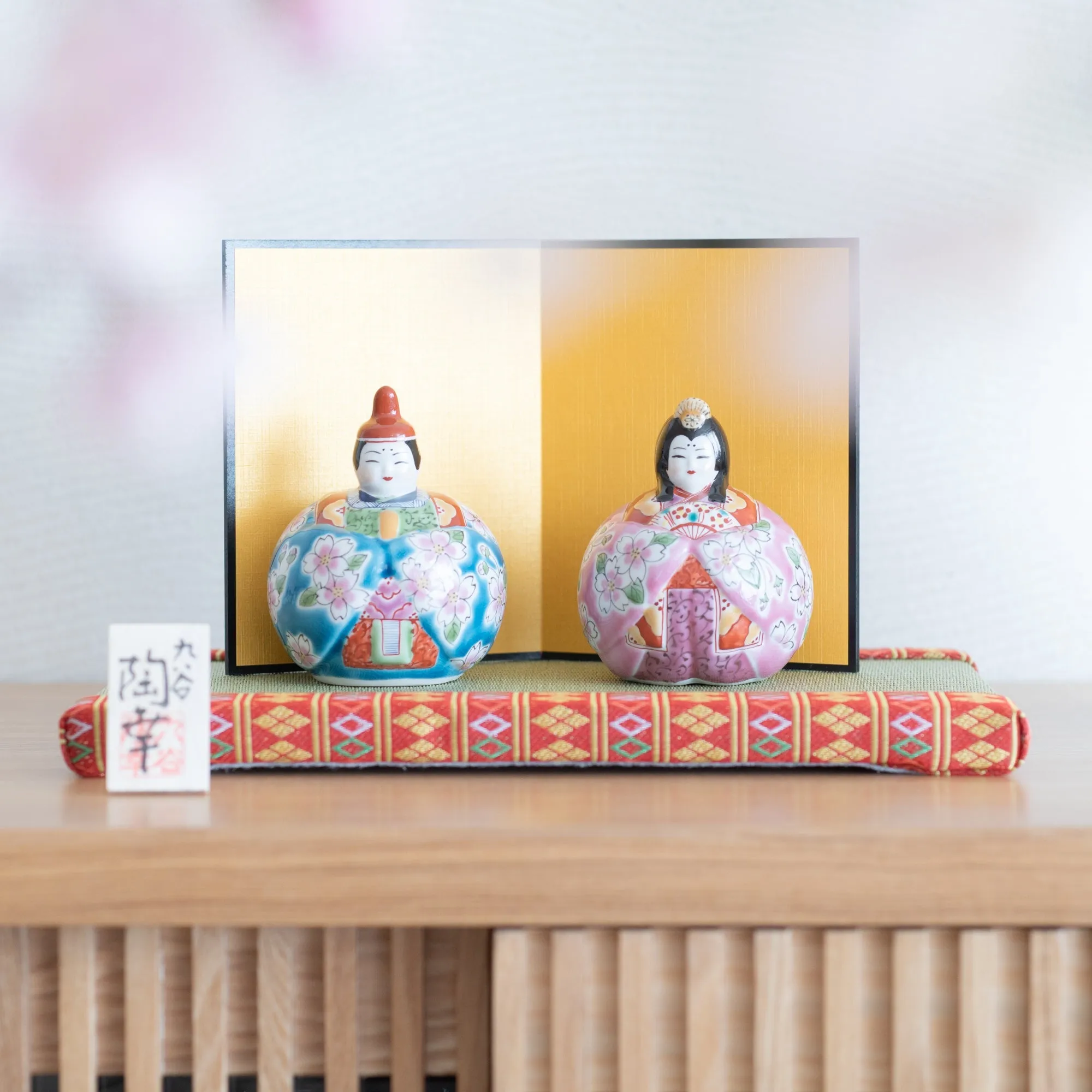 Toukou Kiln Sakura Kutani Hina Dolls with Mini Tatami Mat