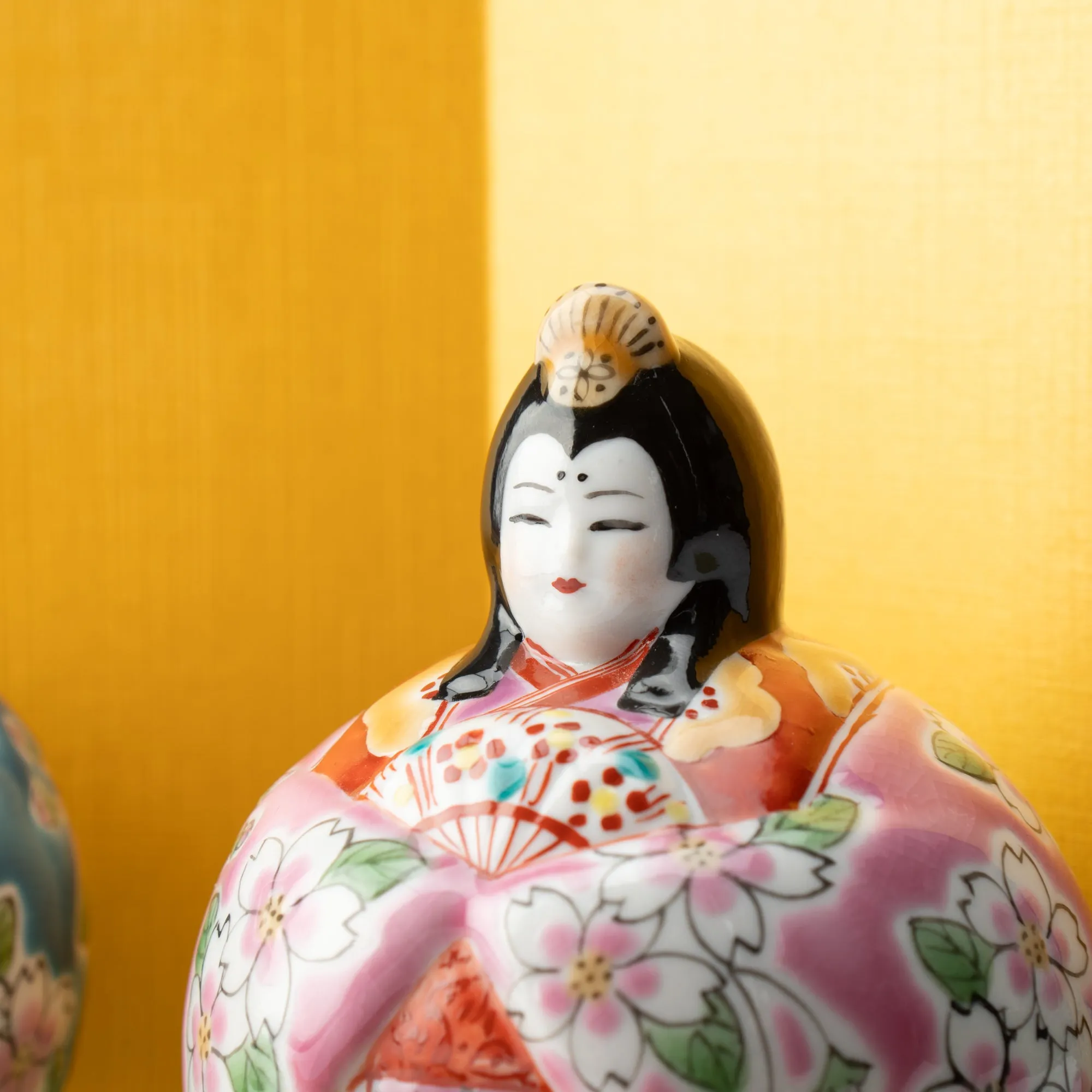 Toukou Kiln Sakura Kutani Hina Dolls with Mini Tatami Mat