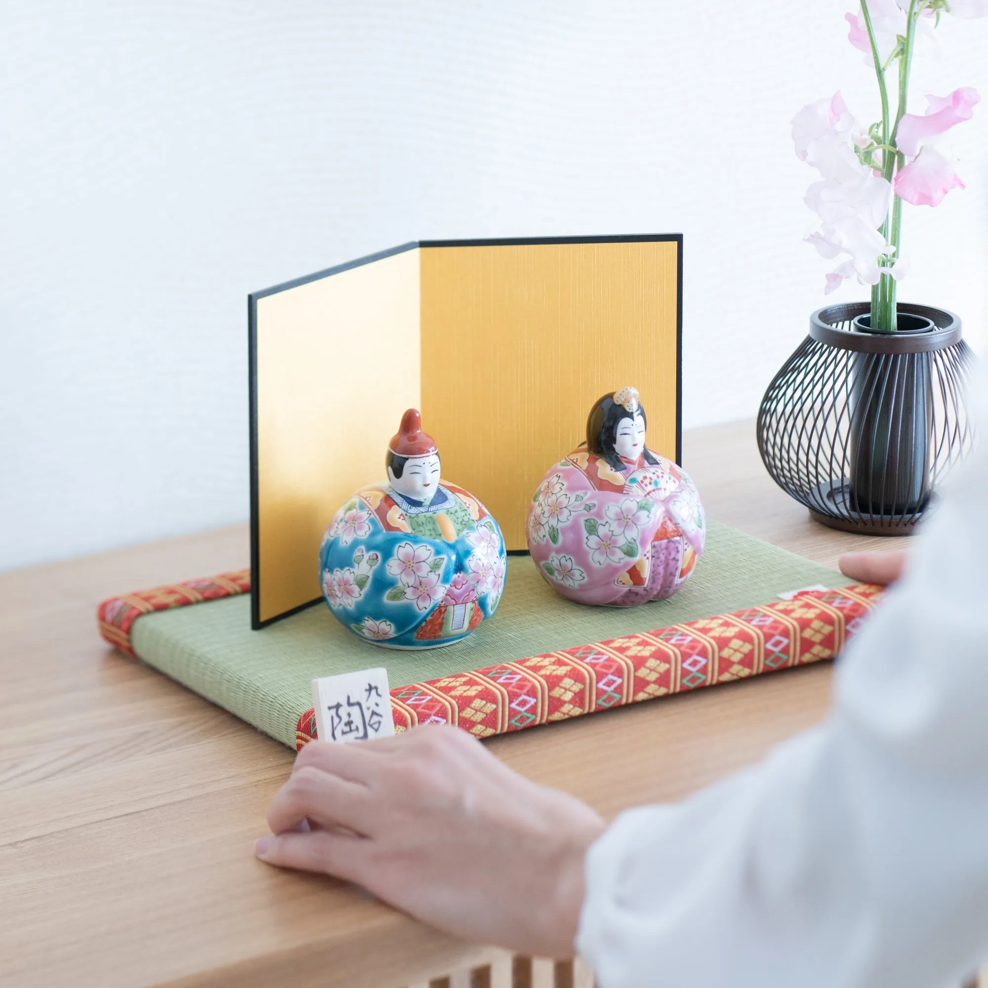 Toukou Kiln Sakura Kutani Hina Dolls with Mini Tatami Mat