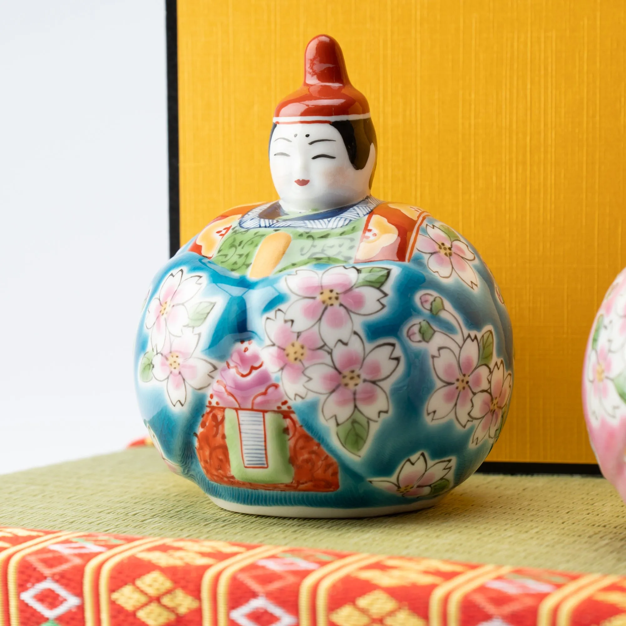 Toukou Kiln Sakura Kutani Hina Dolls with Mini Tatami Mat