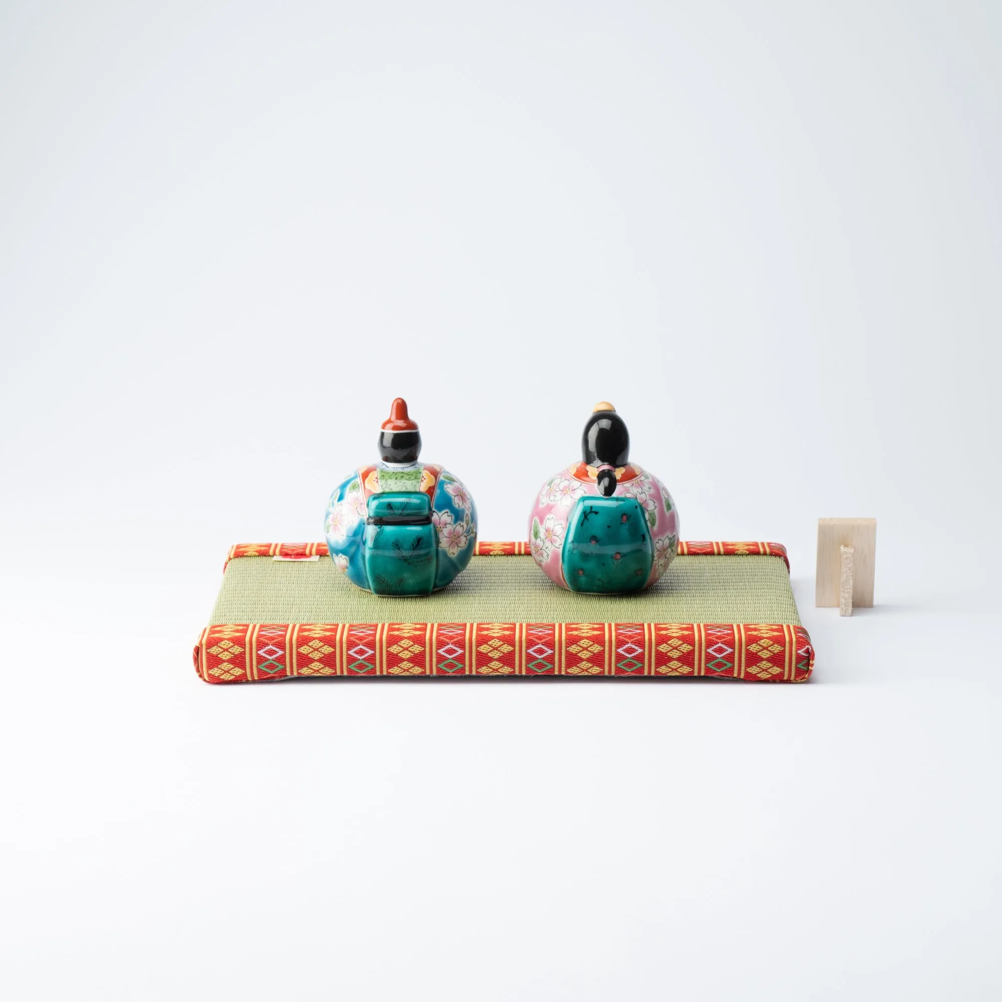 Toukou Kiln Sakura Kutani Hina Dolls with Mini Tatami Mat