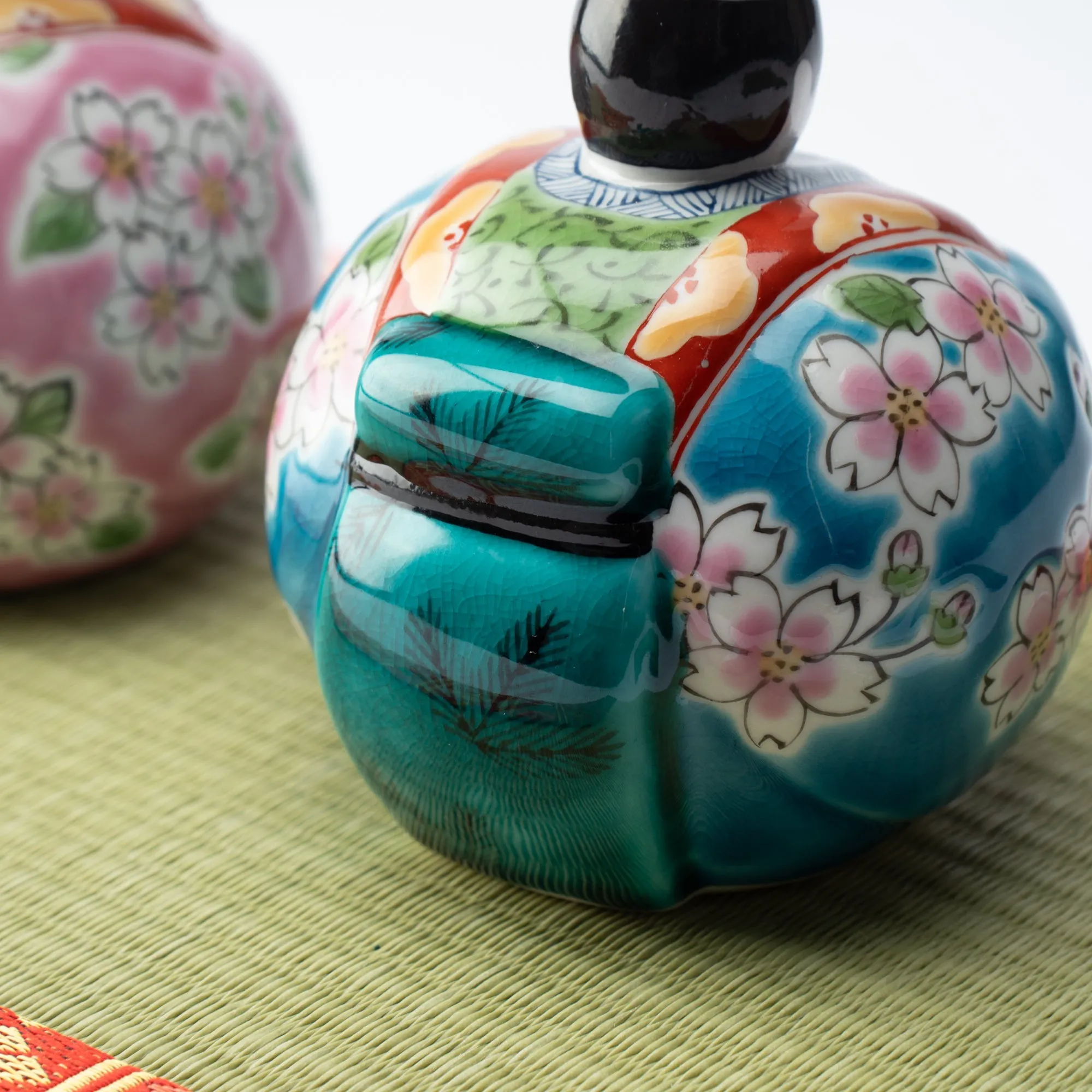 Toukou Kiln Sakura Kutani Hina Dolls with Mini Tatami Mat