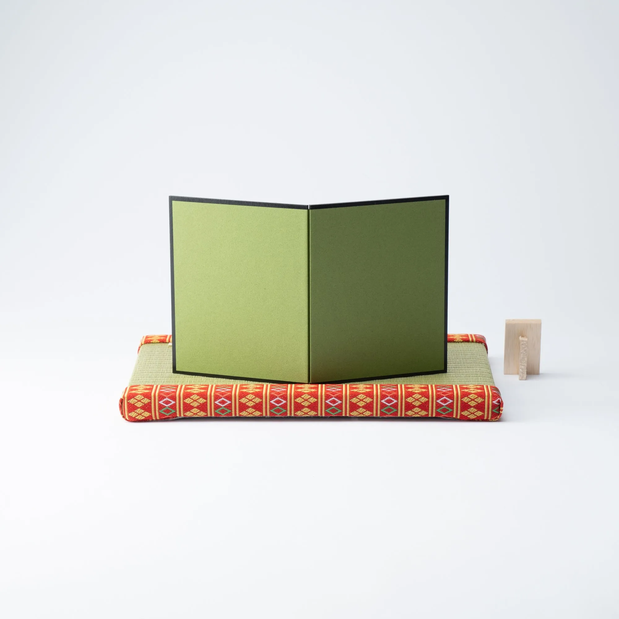 Toukou Kiln Sakura Kutani Hina Dolls with Mini Tatami Mat