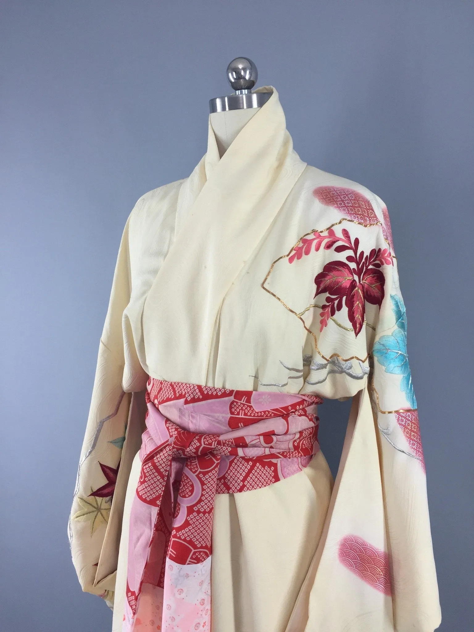 Vintage 1940s Silk Kimono Robe / Pale Yellow Embroidered Birds Floral