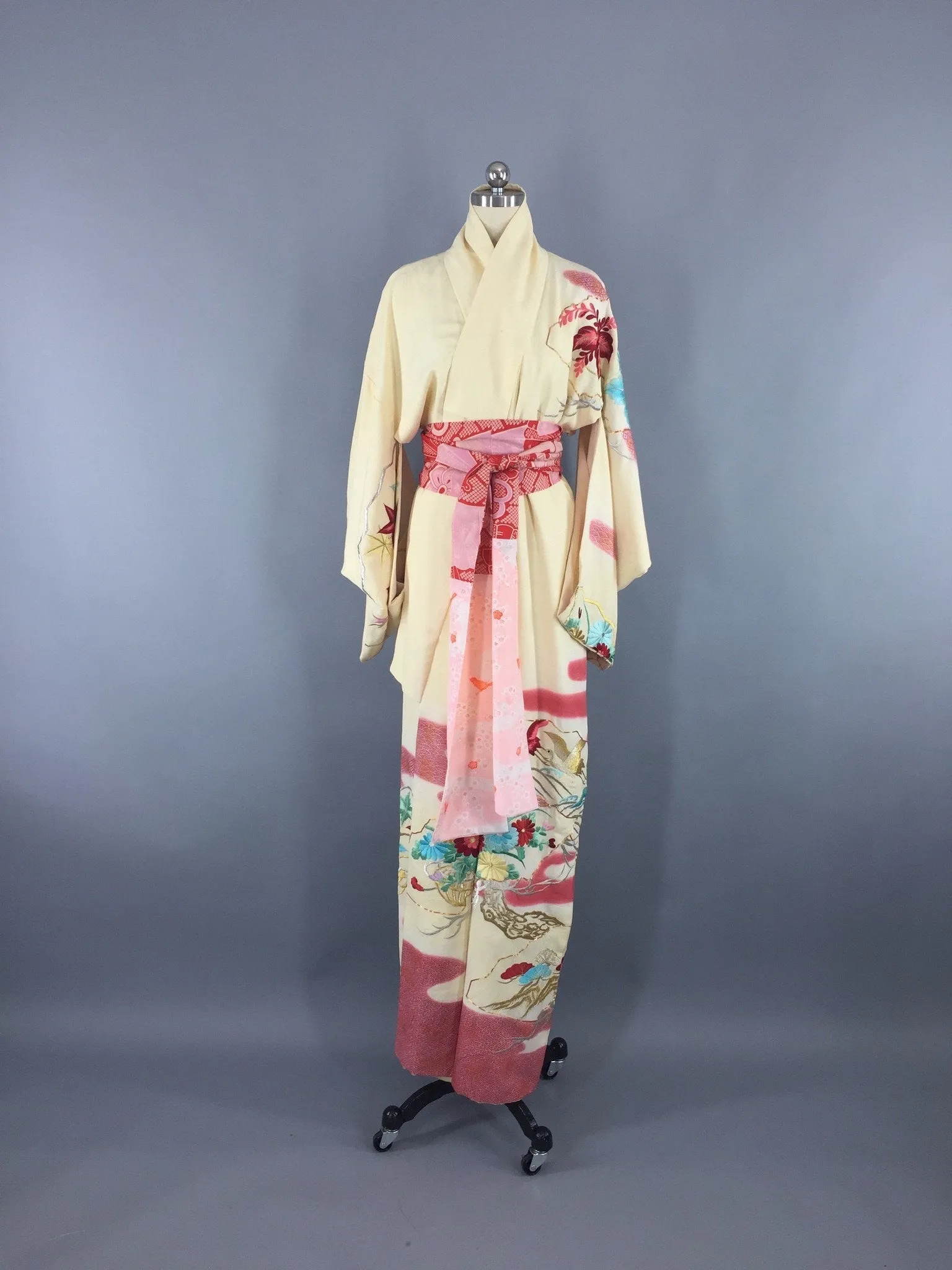 Vintage 1940s Silk Kimono Robe / Pale Yellow Embroidered Birds Floral