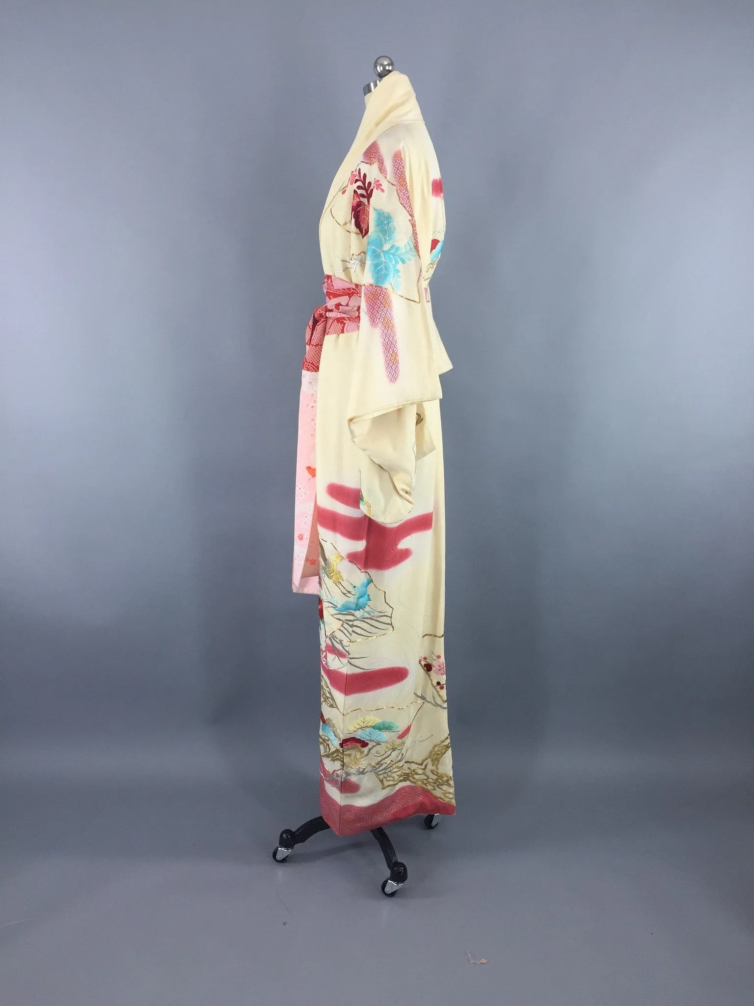 Vintage 1940s Silk Kimono Robe / Pale Yellow Embroidered Birds Floral