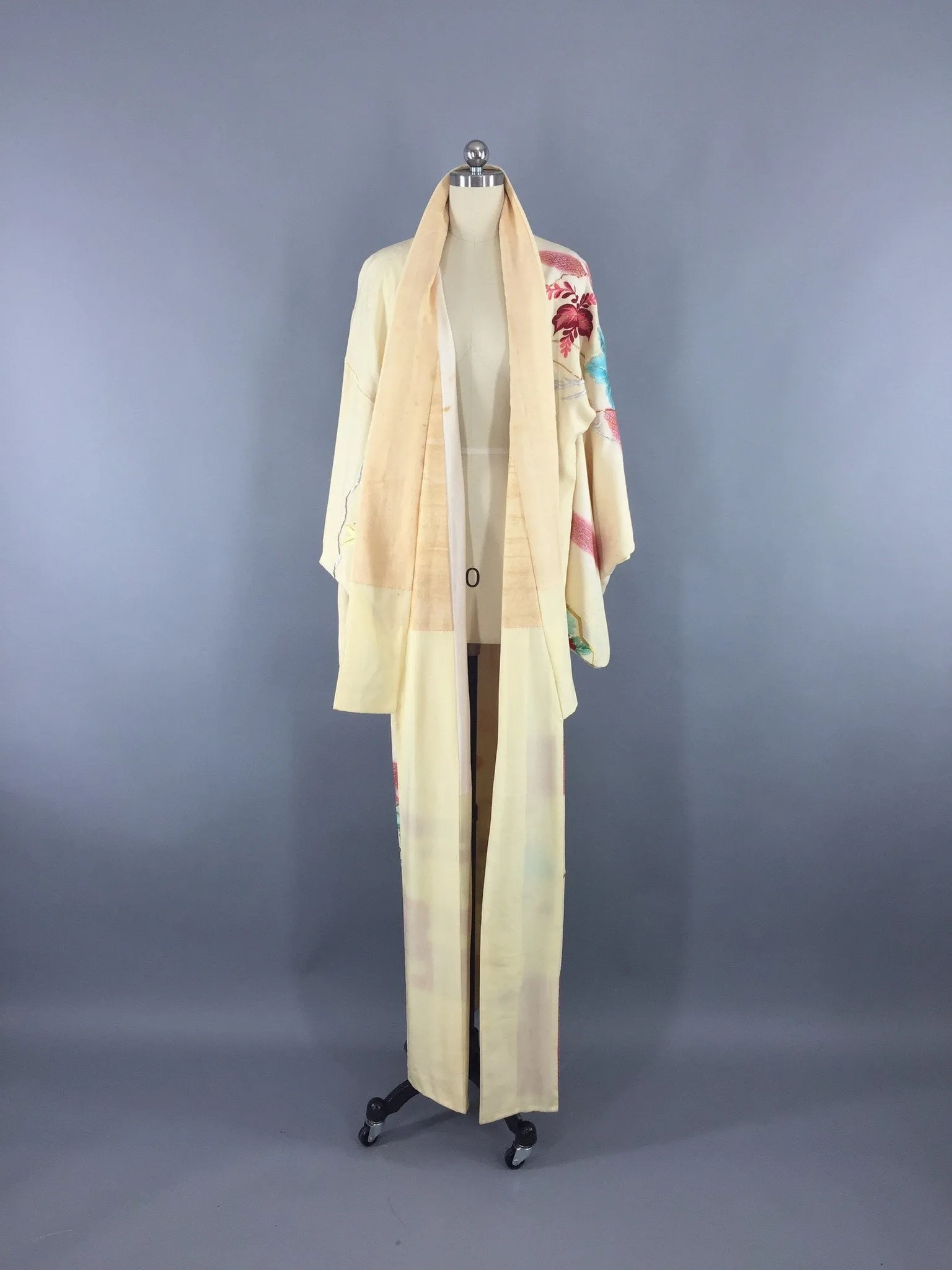 Vintage 1940s Silk Kimono Robe / Pale Yellow Embroidered Birds Floral